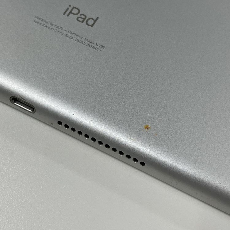 ★利用制限〇★ iPad 第7世代 WiFi+Cellular 128GB シルバー SIMロック解除済