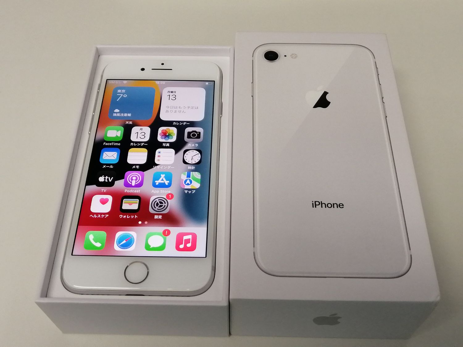 ムスビー｜☆利用制限○☆au iPhone 8 64GB シルバー SIMロック 