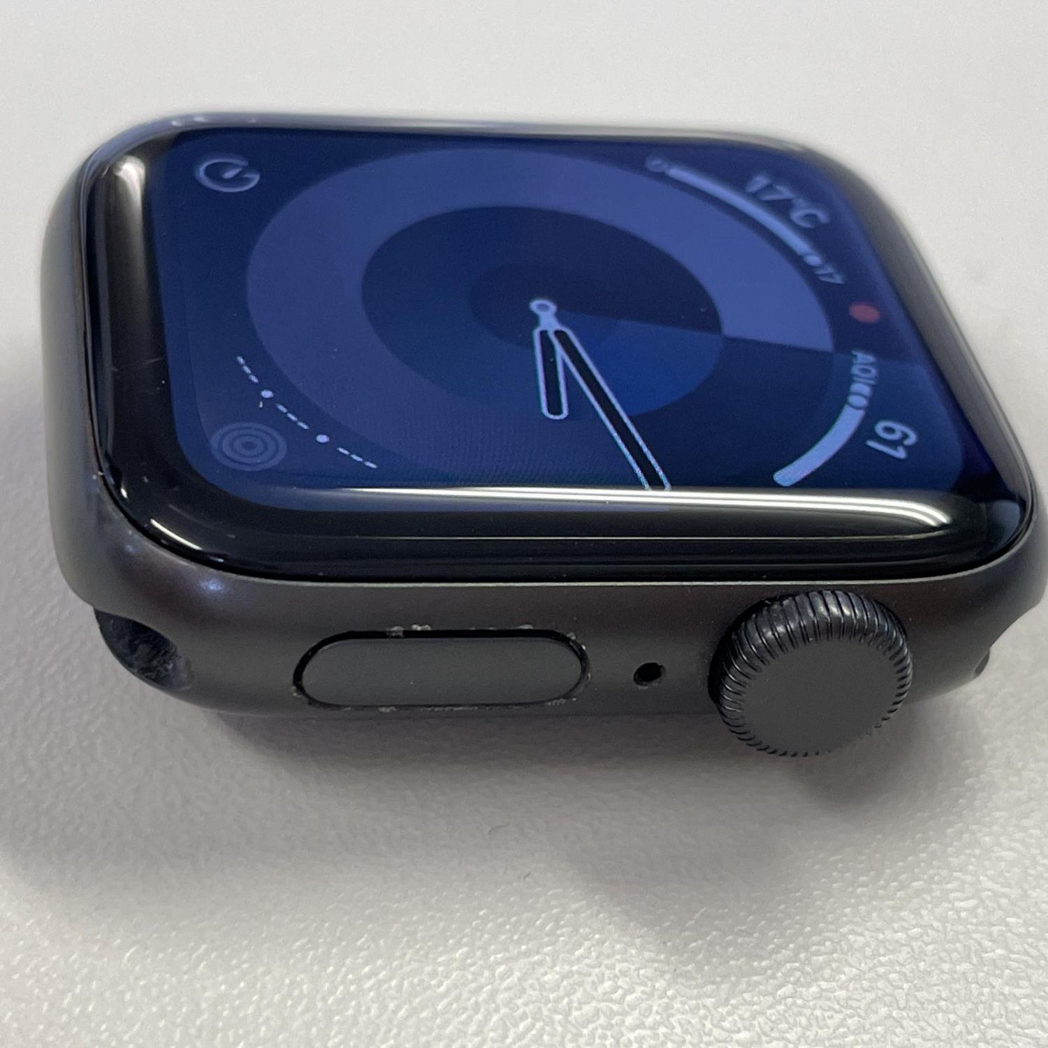 ☆Apple Watch SE 細かくっ (GPSモデル) 40mm スペースグレー ☆ 