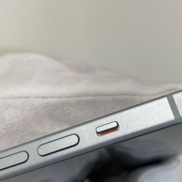 ���������¡��� iPhone 15 256GB �֥롼 SIM���å������
