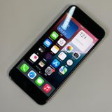 ���������¡��� iPhone SE(��2����) 64GB �ۥ磻�� SIM���å������