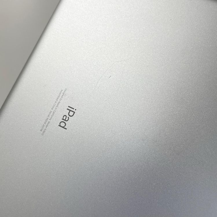 iPad ��9���� WiFi 64GB ����С� SIM���å������