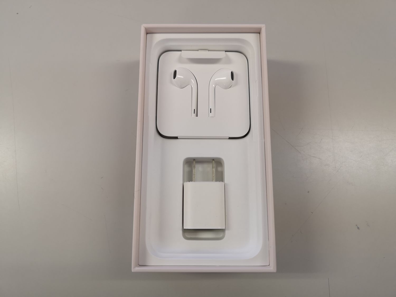 ムスビー｜☆利用制限〇☆docomo iPhone 8 64GB ゴールド SIMロック 