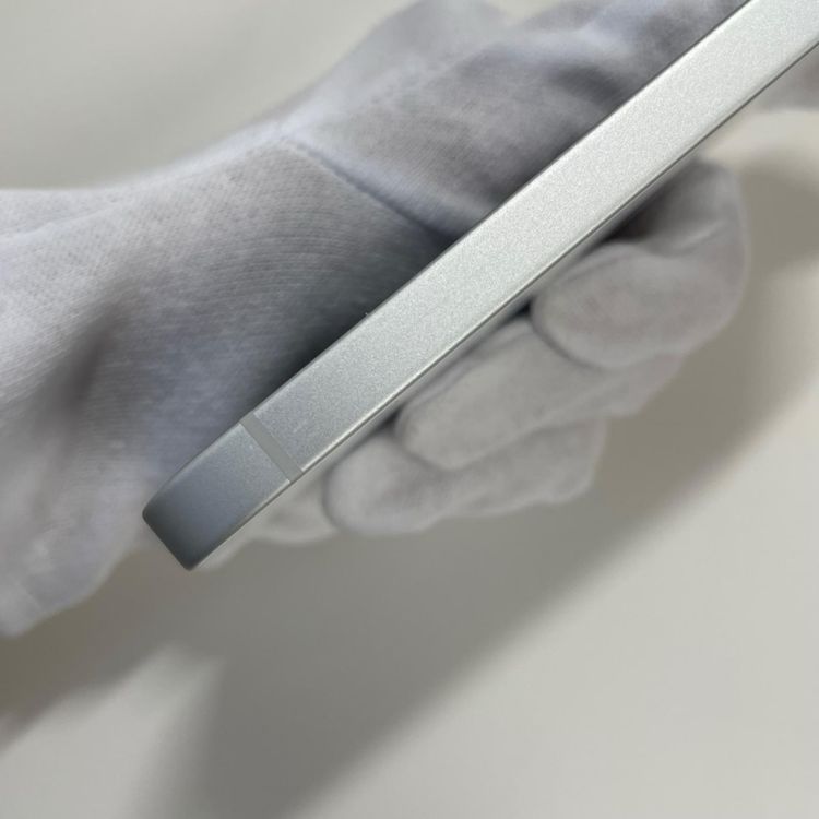 iPhone 16e 128GB �ۥ磻�� SIM���å������
