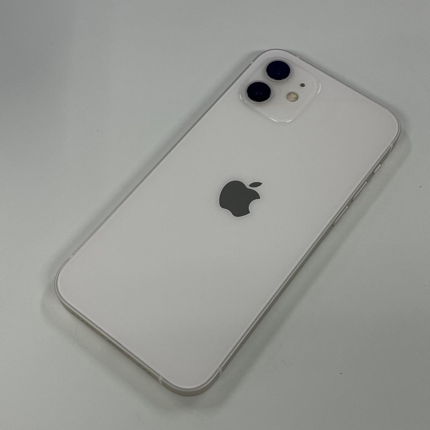 ムスビー｜☆利用制限〇☆ iPhone 12 64GB ホワイト SIMロック解除済 
