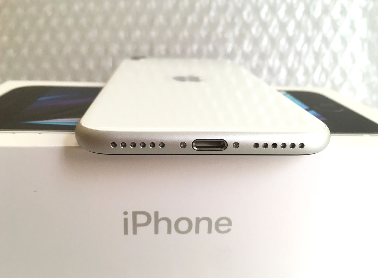 ムスビー｜新品同様 Apple保証有 電池100％ iPhoneSE2 128GB White SIM