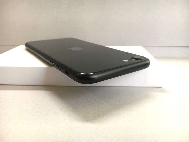 Ķ���� ����86�� iPhoneSE2 64GB Black SIM�ե꡼ docomo��