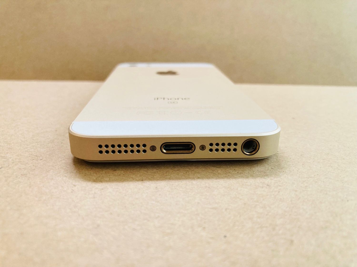 ムスビー｜超美品 iPhoneSE 32GB Gold SIMフリー ジャンク品【iPhone 