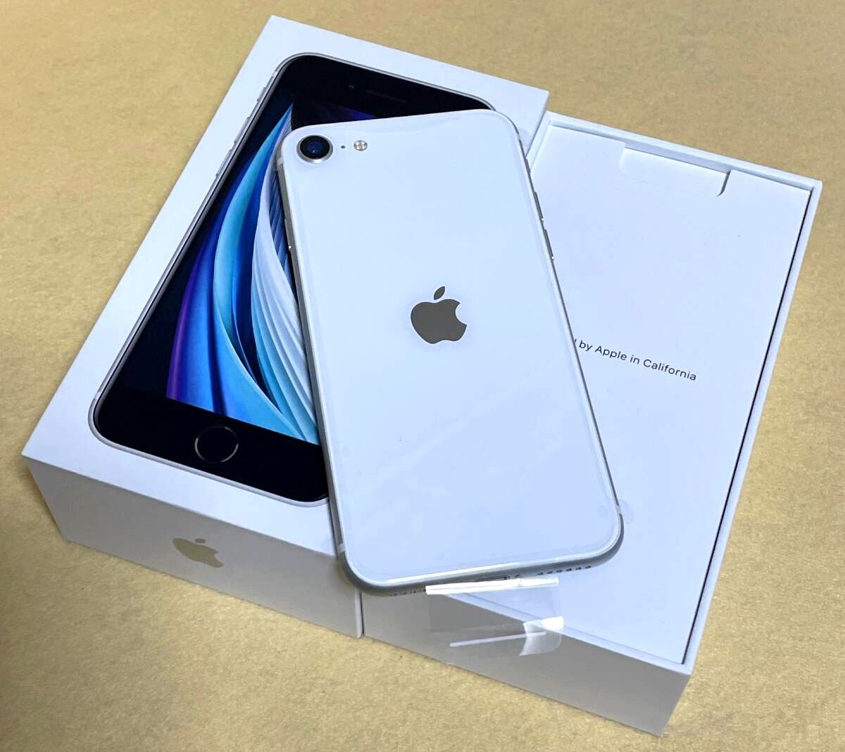 ムスビー｜未使用品 電池100％ iPhoneSE2 64GB White SIMフリー 付属品 