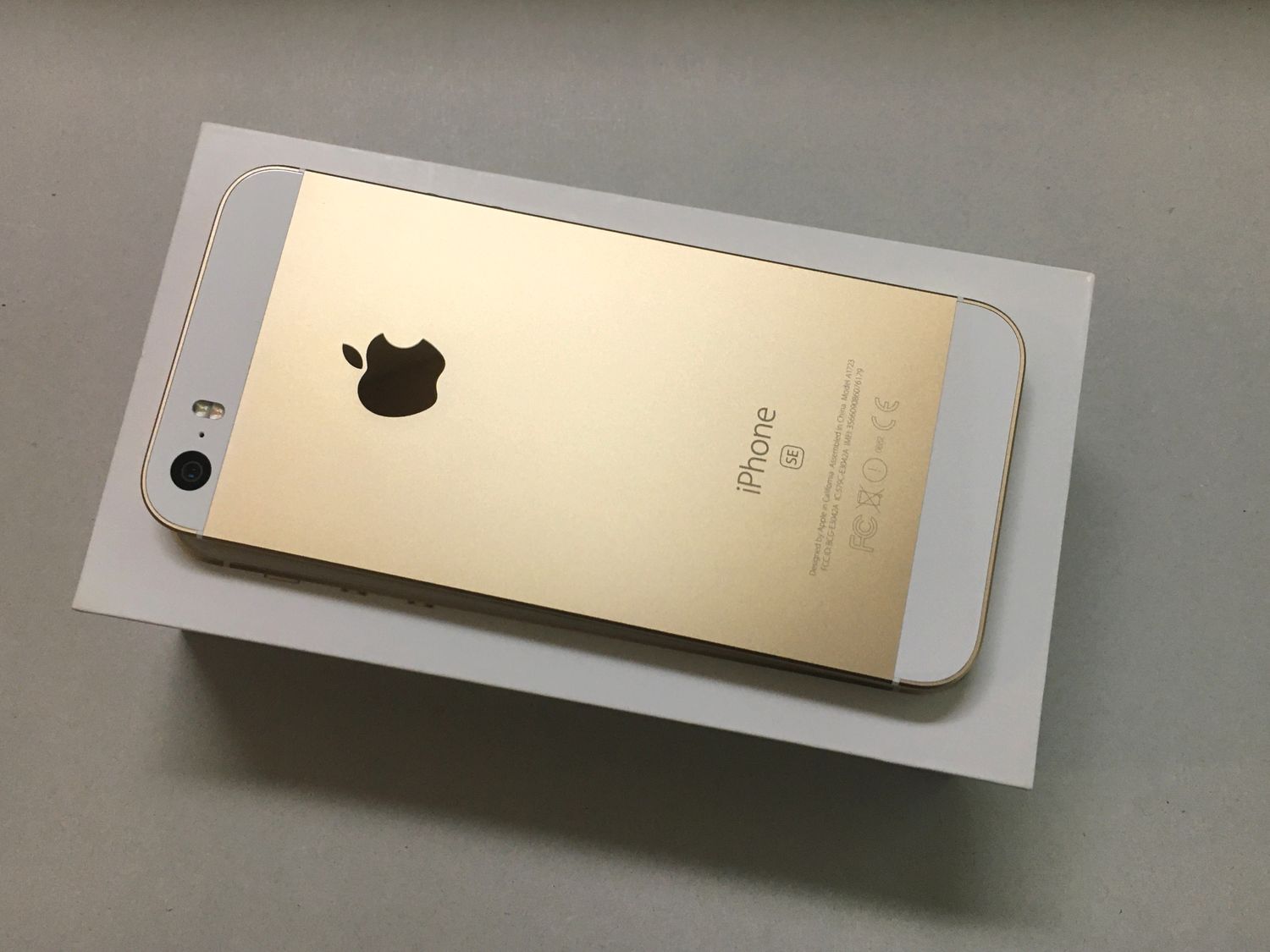60　電池新品100％　iPhoneSE 　128GB 　SIMフリー　ゴールド ムスビー｜美品 電池100％ iPhoneSE 128GB Gold Apple版 SIM