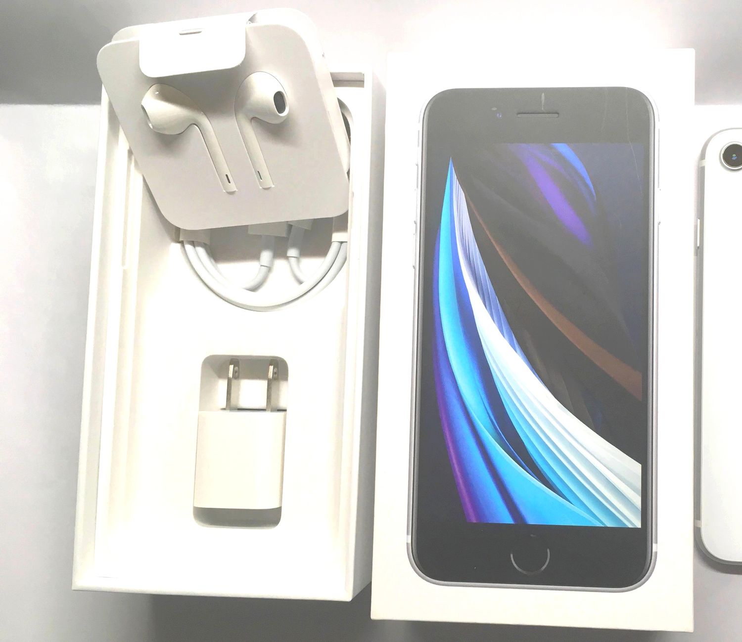 345美品【電池新品　100％表示】iPhone SE2 64GB ホワイト ムスビー｜未使用品 電池100％ iPhoneSE2 64GB ホワイト SIM