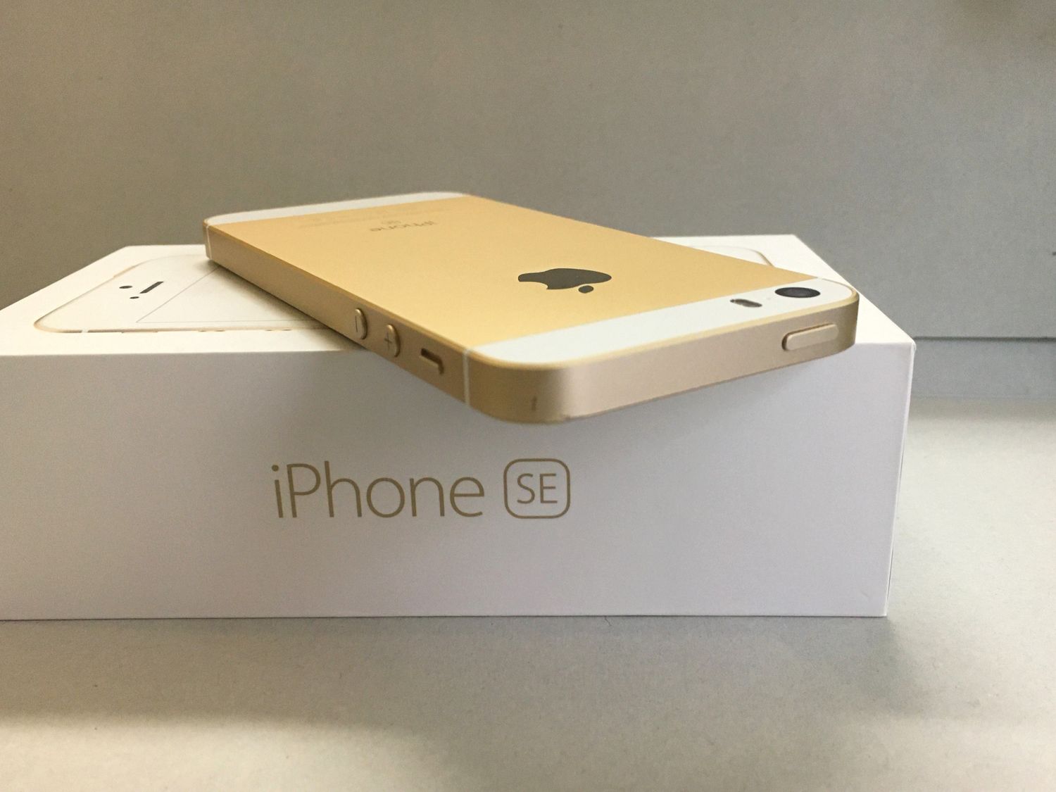 限定アウトレットセール：通販 ムスビー｜美品 電池100％ iPhoneSE 128GB Gold Apple版 SIM スマートフォン本体