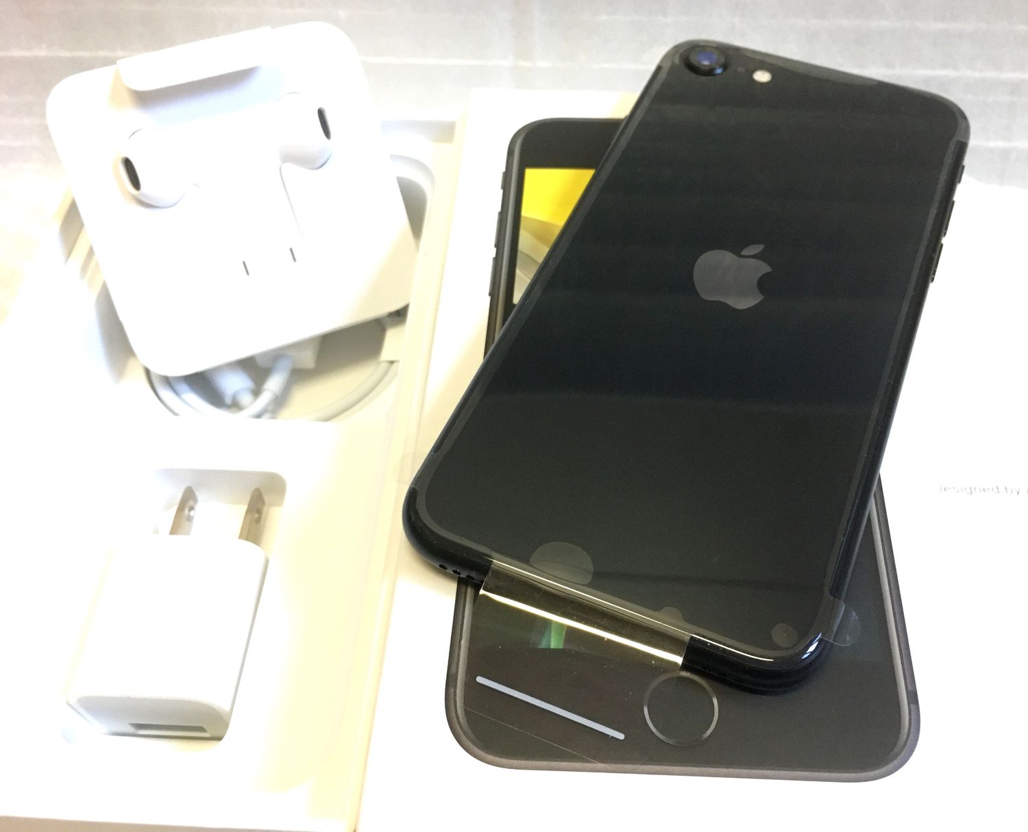 ムスビー｜未使用品 電池100％ iPhoneSE2 128GB Black SIMフリー 付属 