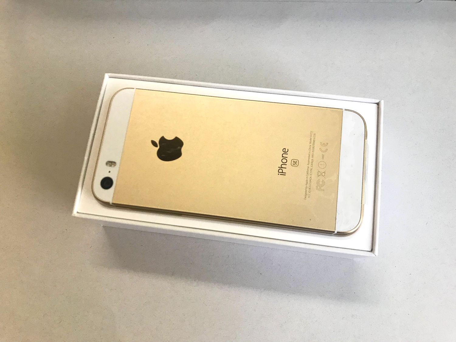 ムスビー｜新品同様 電池100％ iPhoneSE 32GB Gold SIMフリー