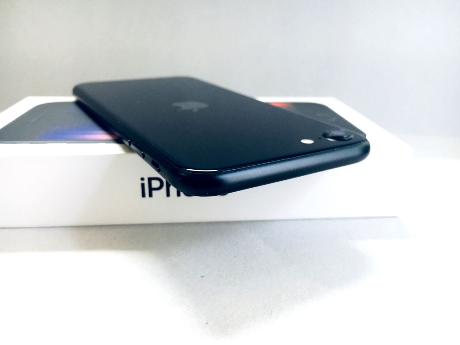 ムスビー｜セイモバイル☆バッテリー100％ docomo iPhone SE3