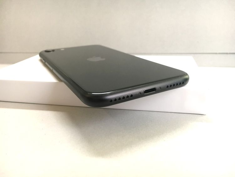 Ķ���� ����86�� iPhoneSE2 64GB Black SIM�ե꡼ docomo��
