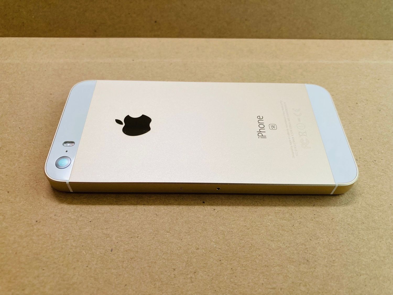 ムスビー｜超美品 iPhoneSE 32GB Gold SIMフリー ジャンク品【iPhone 