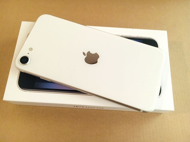 ���ʢ��Хåƥ꡼100�� iPhoneSE3 64GB Starlight SIM�ե꡼��33