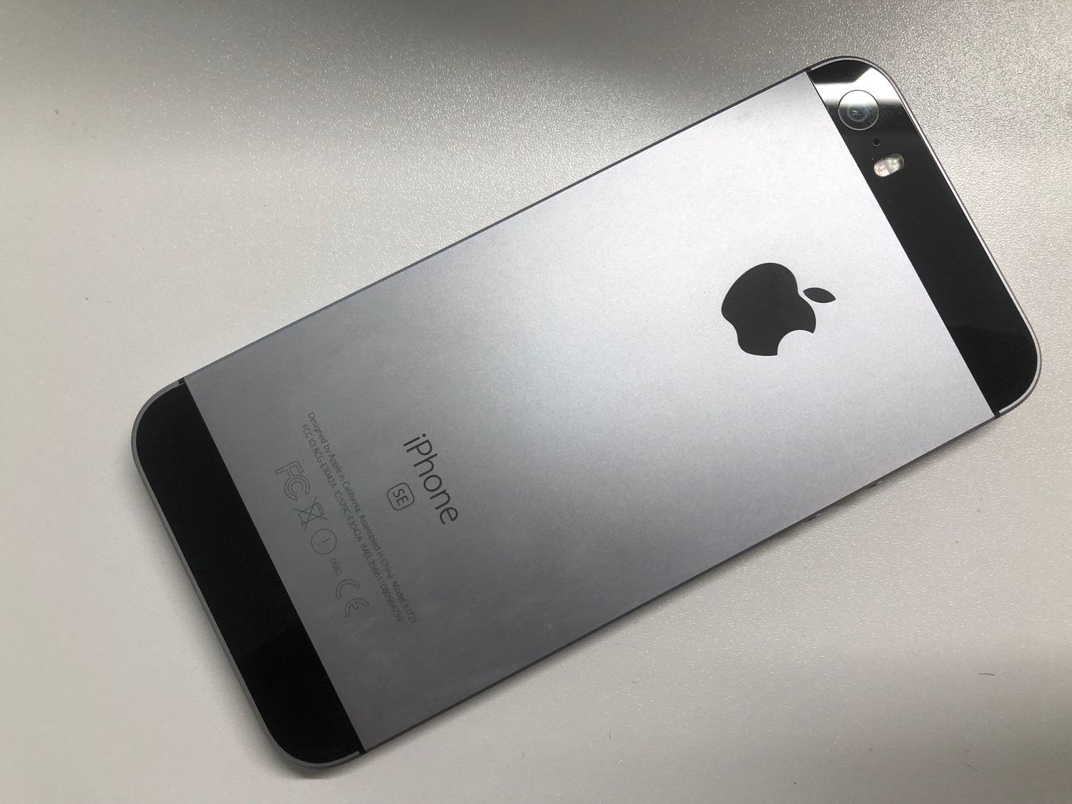 ムスビー｜♪SIMロック解除済 iPhone SE 128GB スペースグレイ 中古品  