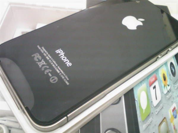 ��¨��ȯ�� SoftBank��iPhone4��8GB �֥�å���ios5.0 ̤�����ʢ�