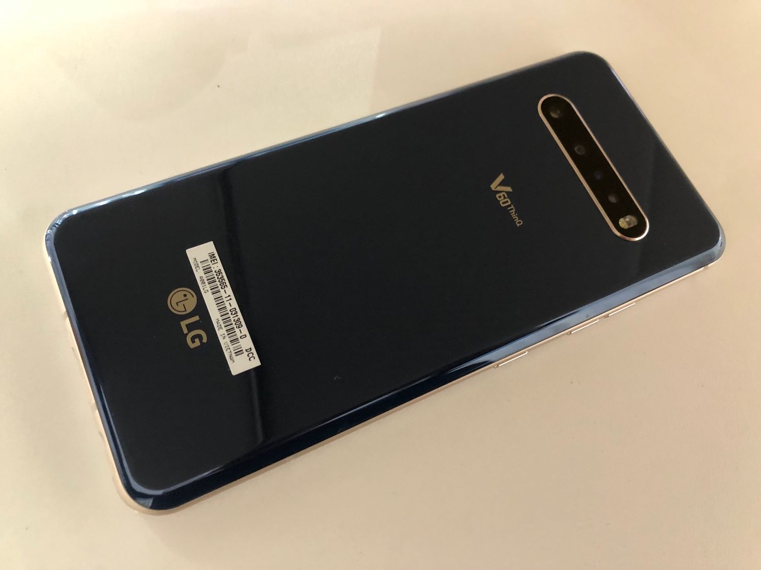 186 SIMフリー ソフトバンク LG V60 ThinQ 5G A001LG（iPhone7本体 箱  