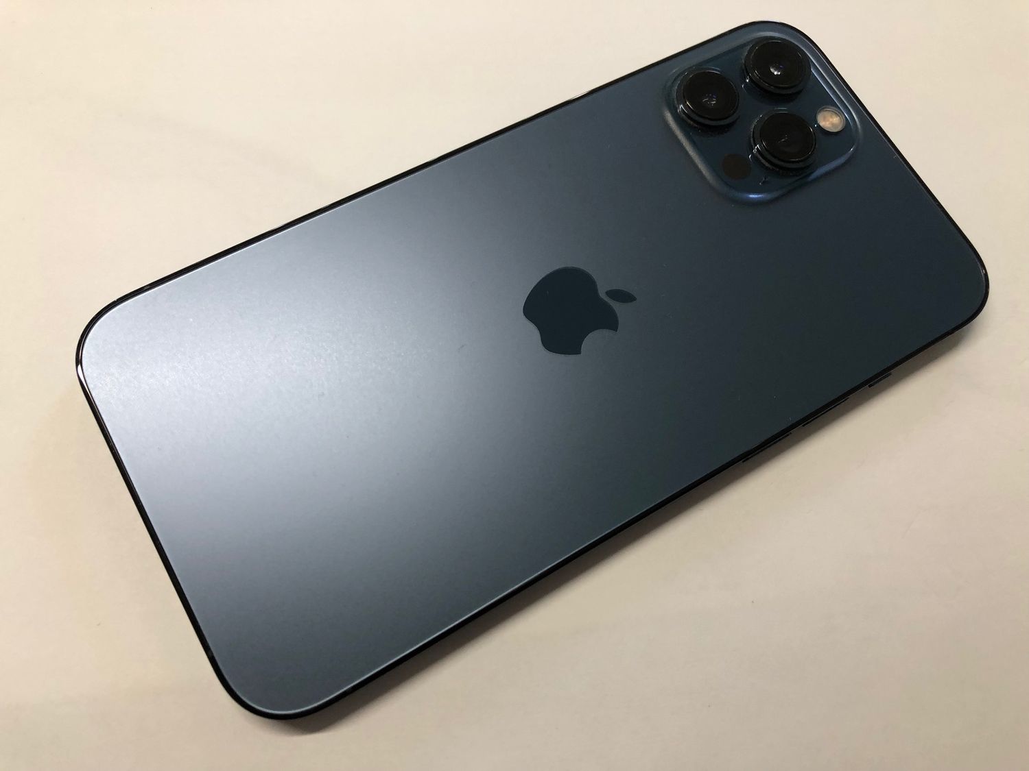 ムスビー｜♪SIMフリーiPhone12 Pro Max 128GB ブルー 中古品  
