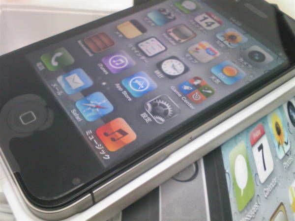 ��¨��ȯ�� SoftBank��iPhone4��8GB �֥�å���ios5.0 ̤�����ʢ�