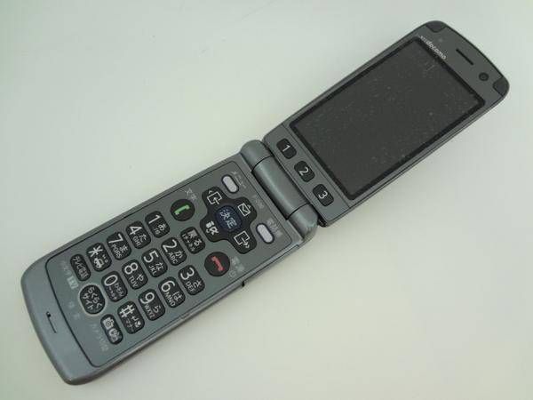 ムスビー｜【新品同様 保証】docomo F-09B(富士通)シルバー らくらく 