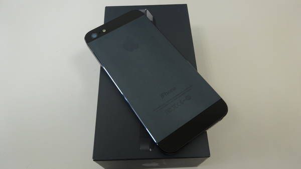 Reޡau iPhone5 32GB ֥å ME041 J/A