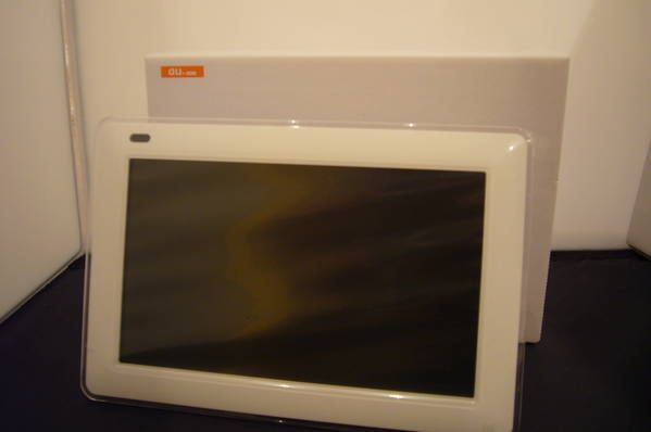 �����⿷��������au��PHOTO-U��SP01���ǥ�����ե졼�ࡡ�ۥ磻�ȡ���������̤����