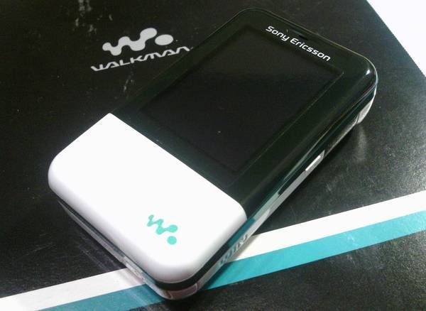 ムスビー｜新品 au W65S Xmini ホワイト+ターコイズ Walkman Phone 箱 