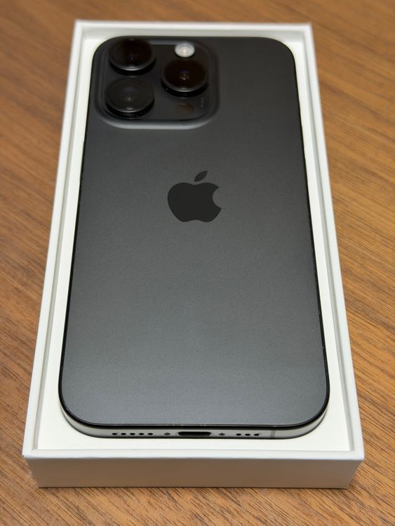 iPhone 15 Pro ����� 256GB �֥�å������˥���