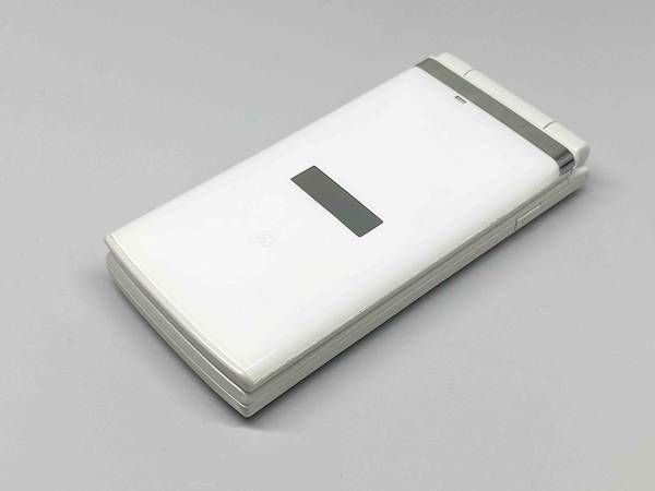au K006 ���ꥢ�ۥ磻�� �� ���饱��