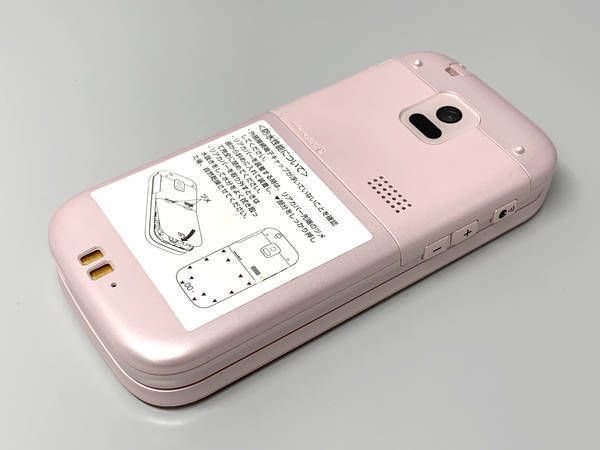 docomo ドコモ らくらくホン F-01M 折りたたみ式携帯電話 ホワイト  