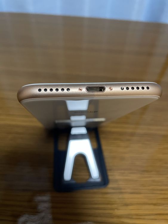 SIM�ե꡼ iPhone8 64GB ������� �Хåƥ꡼80%