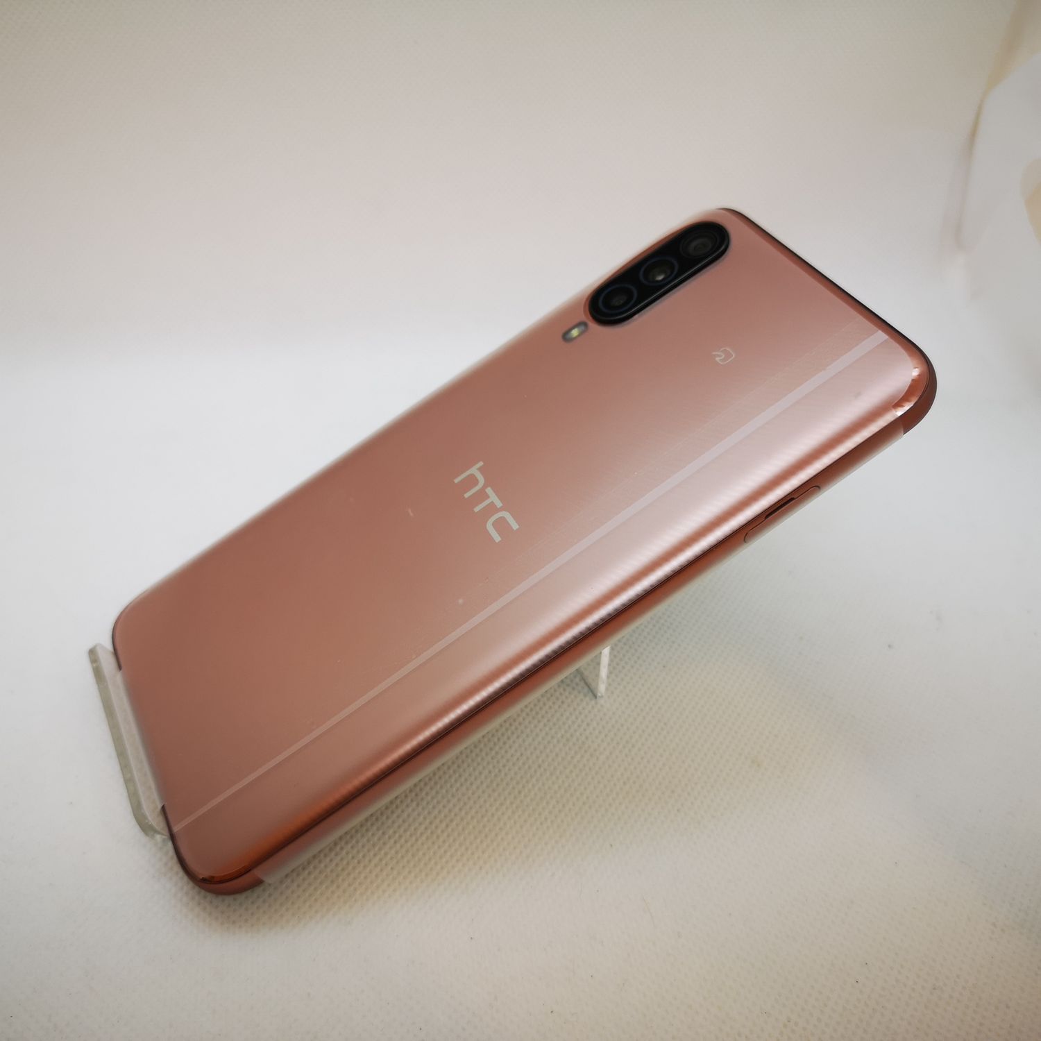 ムスビー｜【未使用新品】防水防塵・おサイフケータイ対応 HTC Desire 