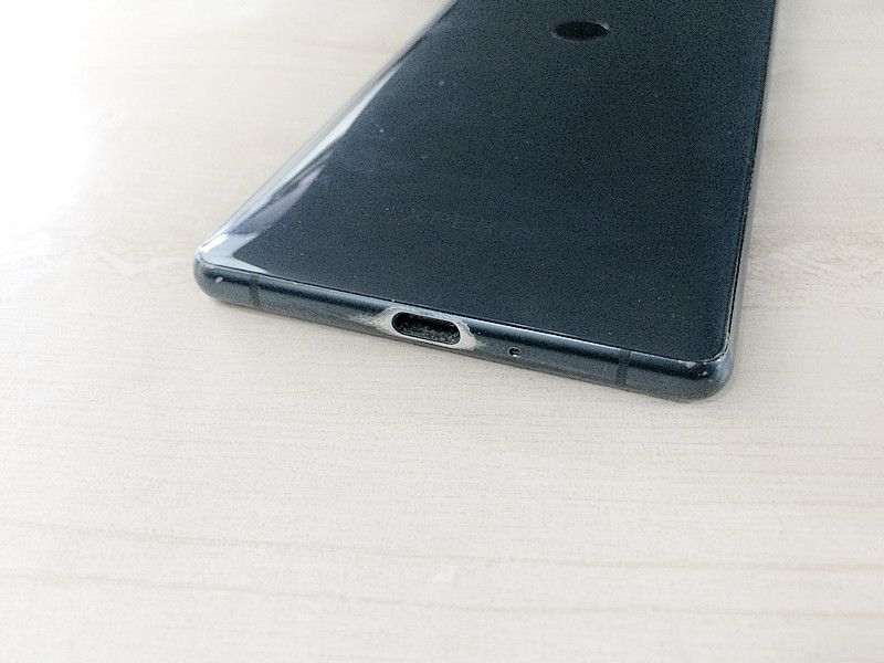 ムスビー｜SIMフリー SONY Xperia XZ2 SO-03K 64GB 充電器付き【Xperia