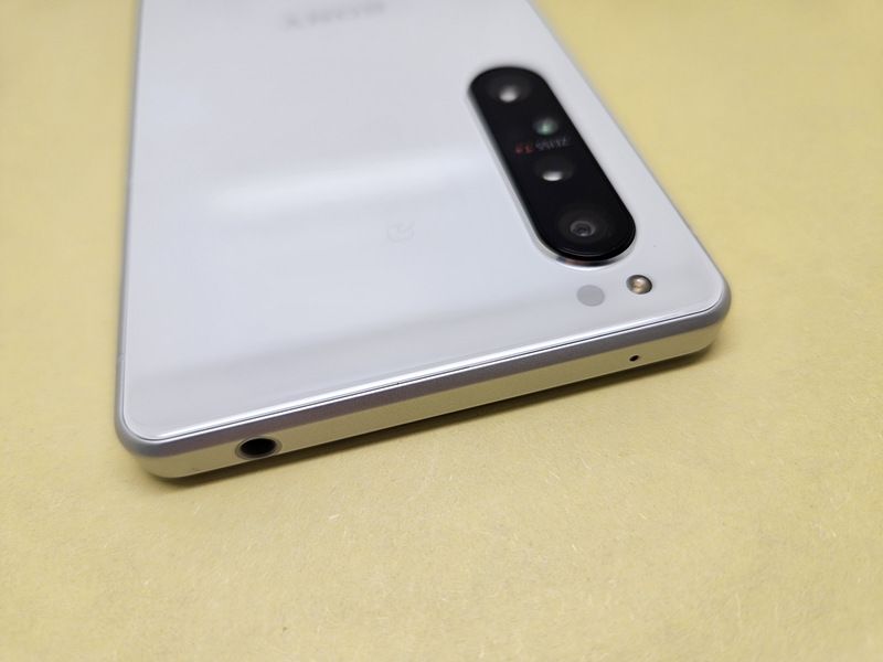 ムスビー｜SIMフリー Xperia 1 II SO-51A 128GB 美品 充電ケーブル付 