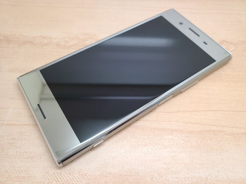 ムスビー｜SIMフリー Xperia XZ Premium SO-04J 64GB 美品 ケーブル付 
