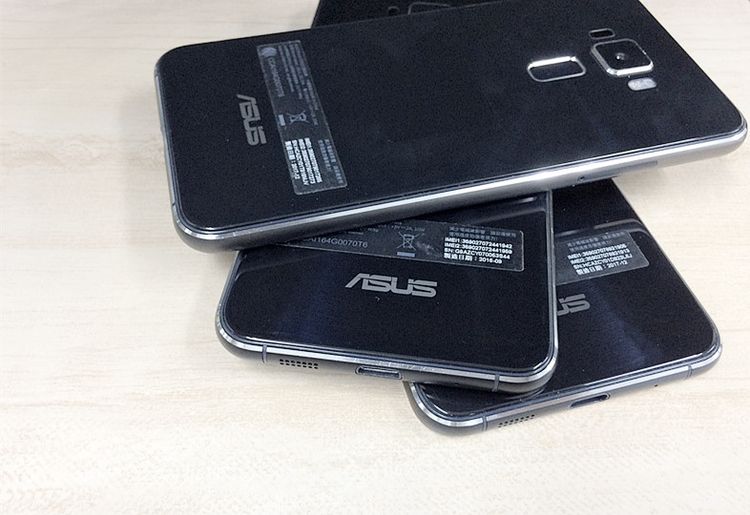 ��3�楻�åȡ�SIM�ե꡼ ZenFone 3 ASUS  32GB �������