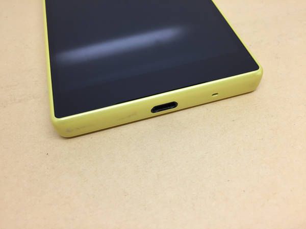 ��SALE�� docomo Xperia Z5 Compact SO-02H �������� ����
