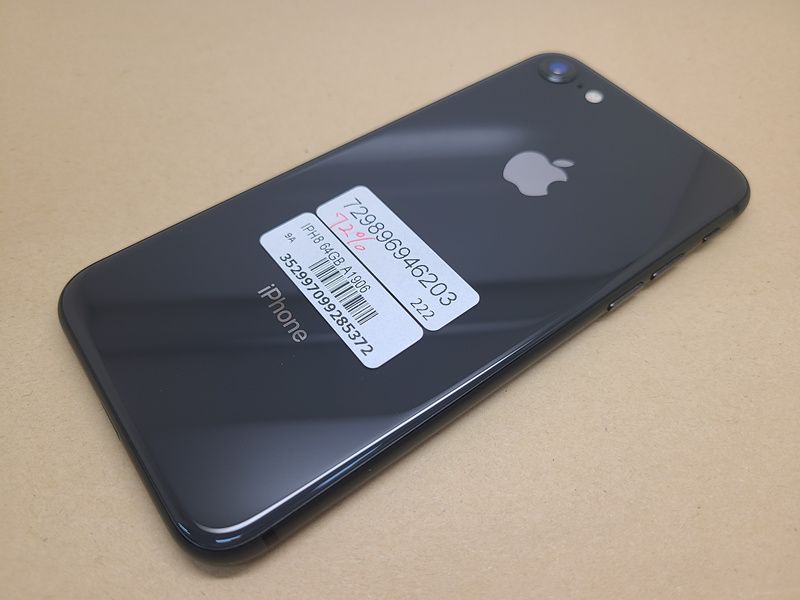 ムスビー｜SIMフリー iPhone8 64GB 美品 おまけ付【iPhone8 SIMフリー 