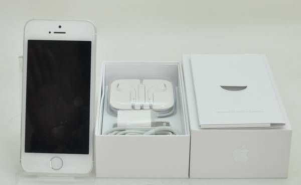 ムスビー｜【新品未使用品】 iPhone5s 32GB （シルバー）NE336J/A 送料 