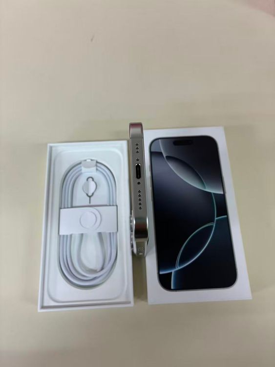 ����Х�����֡�A��󥯡�APLLE iPhone16 Pro 256GB �ۥ磻�ȥ����˥���