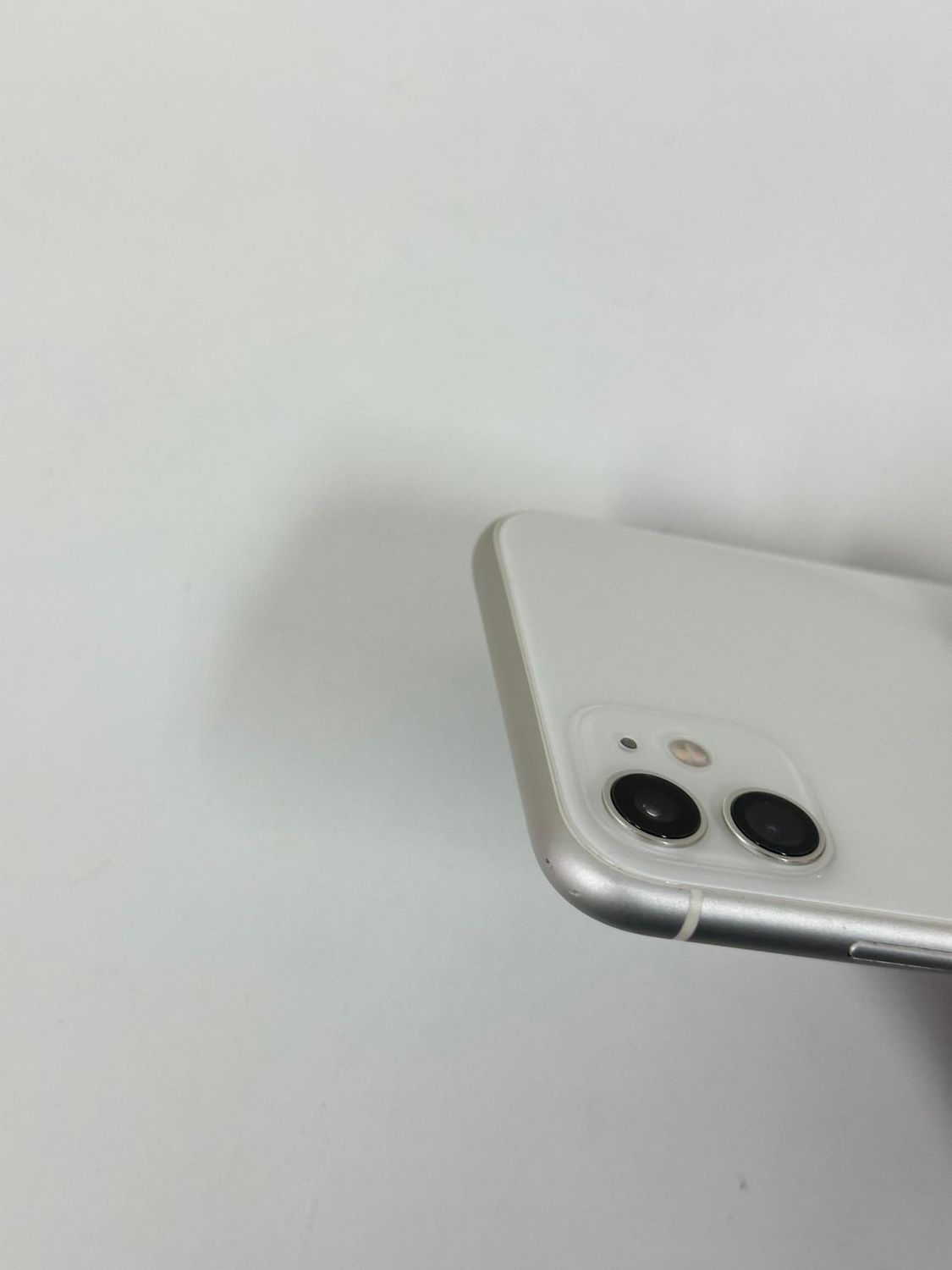 ムスビー｜☆モバイル一番☆Aランク☆iPhone 11 128GB ホワイト 充電器 