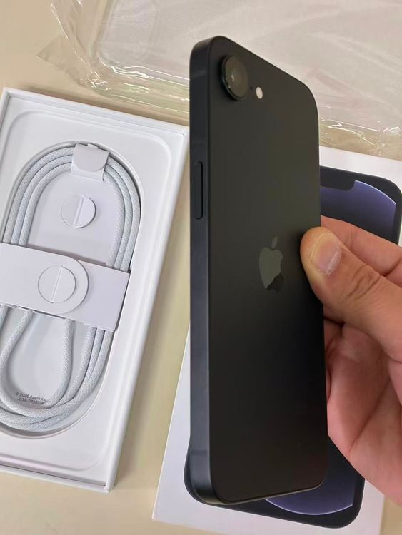����Х�����֡�Ķ���ʡ�iPhone 17e 256GB SIM�ե꡼ [�֥�å�]