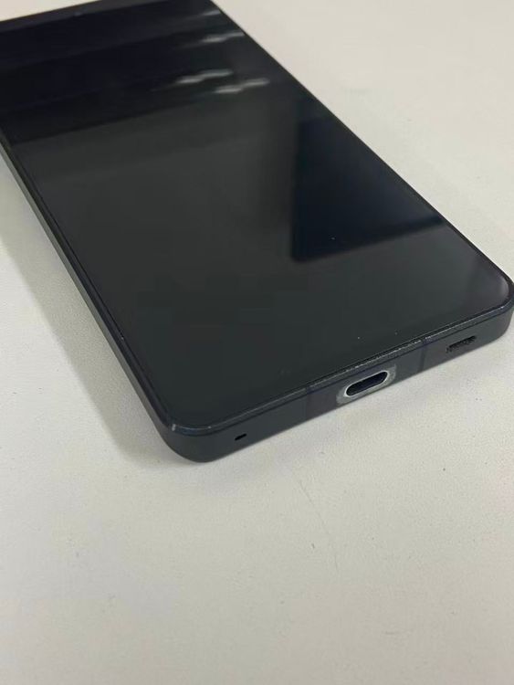 ����Х�����֡�C��󥯡�AQUOS R8 pro �֥�å� A301SH SoftBank