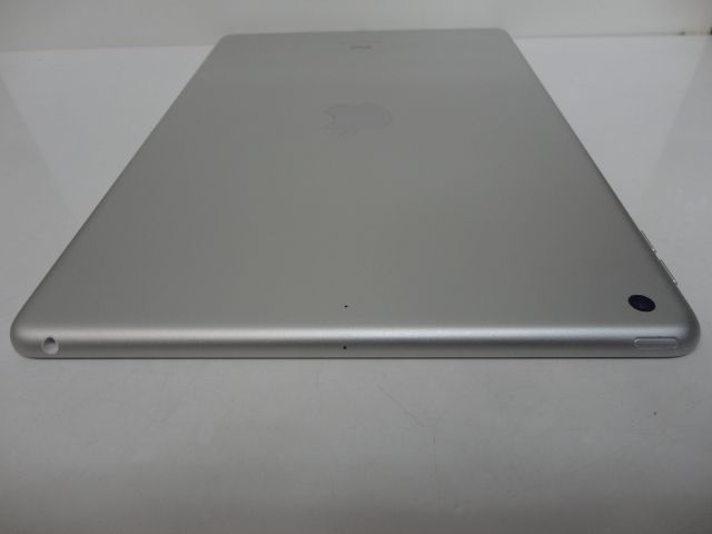 訳あり特価品　電池92% iPad 9 第9世代 256 GB Wi-Fi 本体 訳あり特価品 電池92% iPad 9 第9世代 256 GB めでたく Wi-Fi