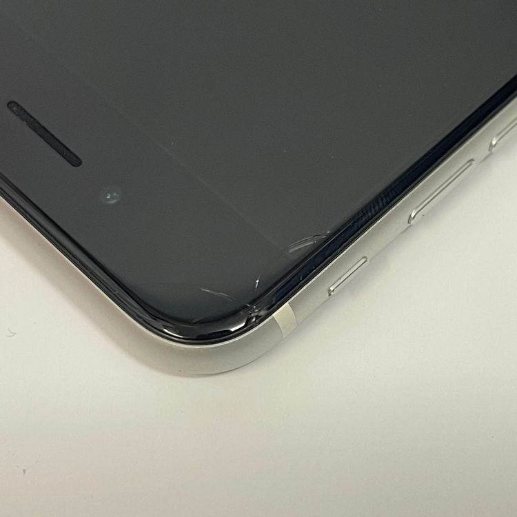 ��������С�����82% iPhone SE(�裲����) 64GB ���� ��Ƚ�� �ۥ磻�� �ò�