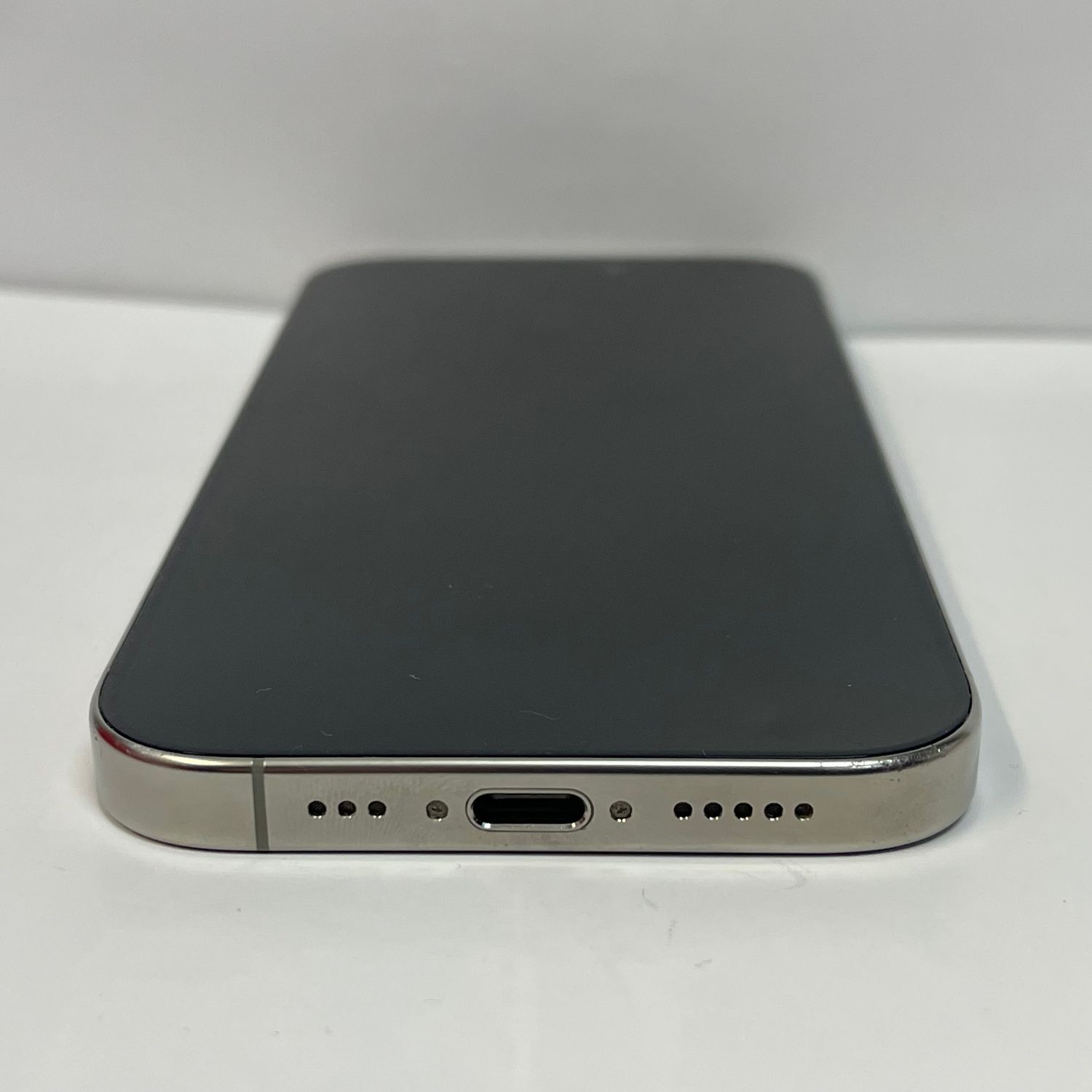 ムスビー｜☆スタモバ☆電池100% iPhone16Pro 128GB 背面割れ 動作正常